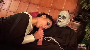 play তার খরগোশকে খুঁজে বের করার লক্ষ্যে স্বর্ণকেশী মিল্ফকে শ্যামাঙ্গীর সাথে পায়ূর গ্রুপ সেক্স সেশনে নিয়ে যায়