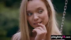 play Sesiune solo în aer liber cu micuța blondă rusă Zhenya Belaya și sânii ei mici