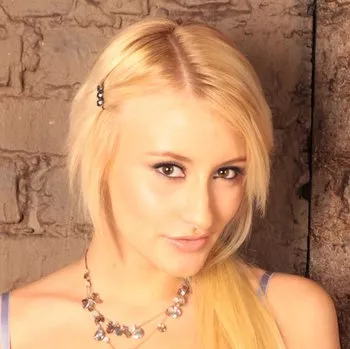 अभिनेता Mallory Rae