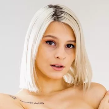 अभिनेता Christy White