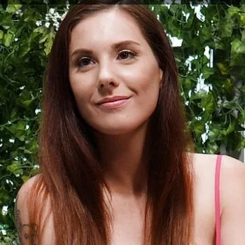 قناة Lilian Stone