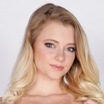 Pornostar Riley Star