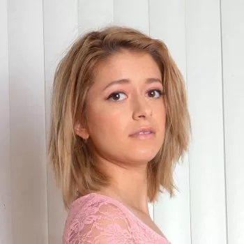 Pornoster Izzy Bell